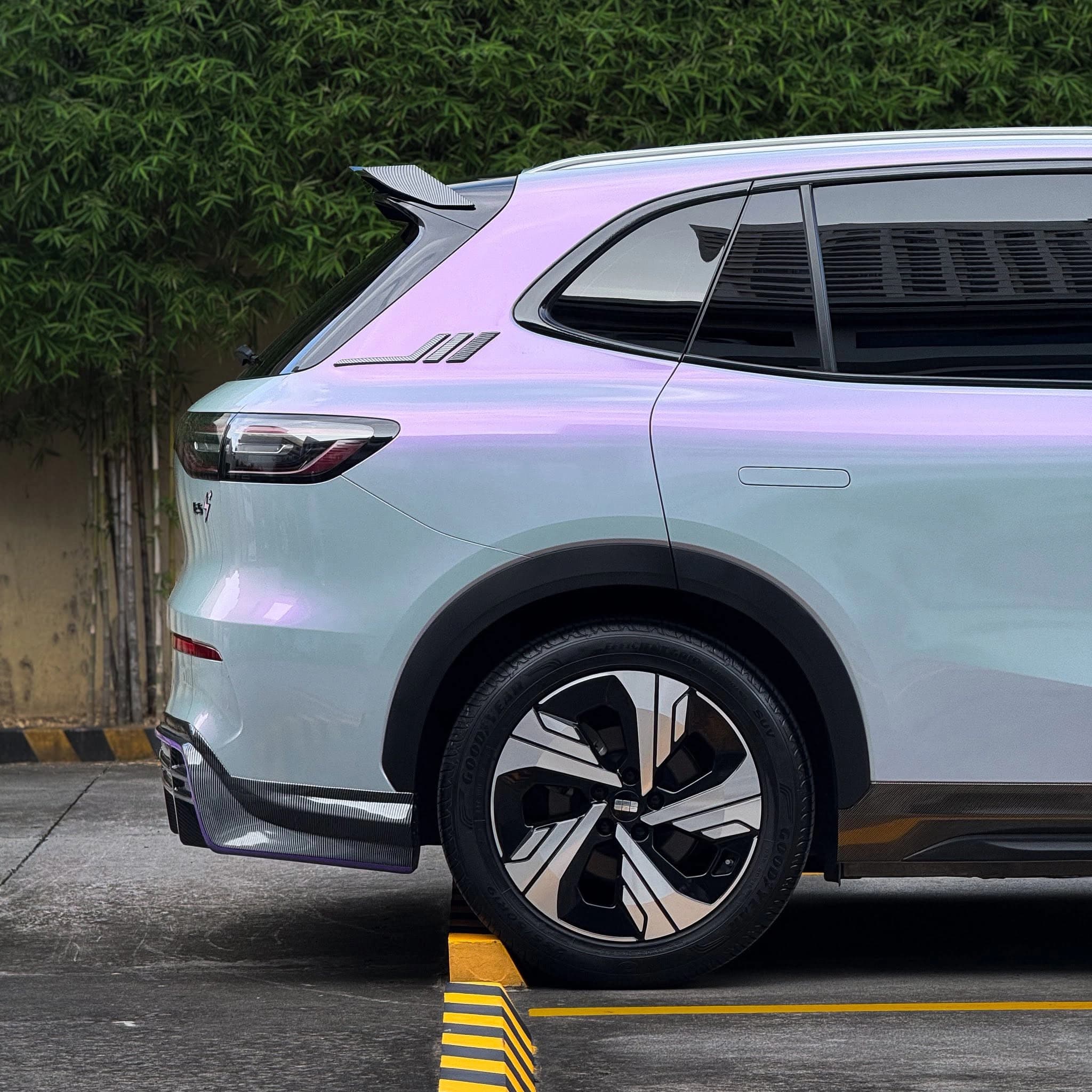 iridescent compact suv rear side detail