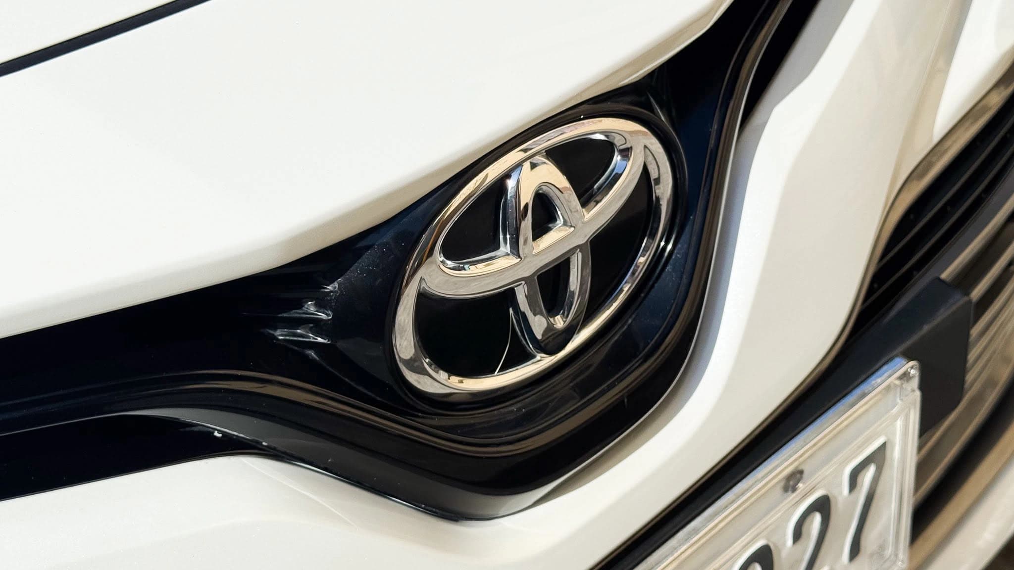 toyota emblem headlight detail
